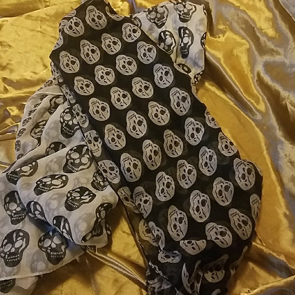 Skull scarfs 2